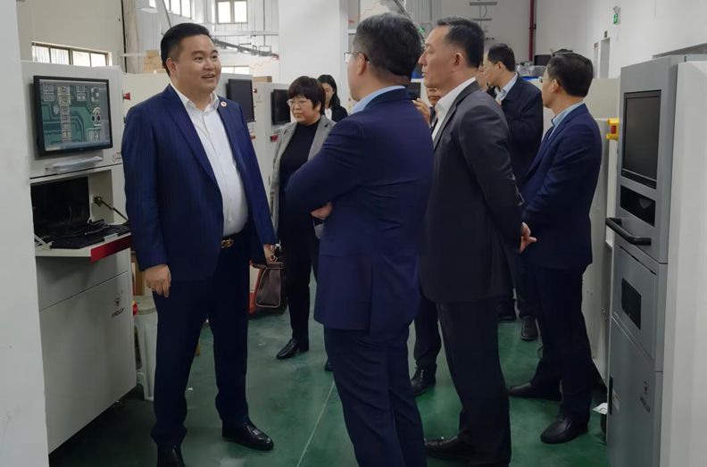 青島城陽(yáng)區領(lǐng)導及山大校友參訪(fǎng)赫立交流指導工作